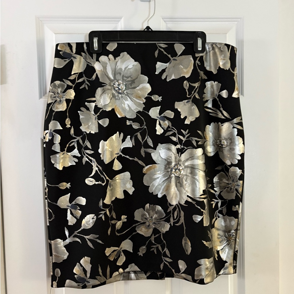 Roz & Ali Black and Silver Floral Mini Skirt